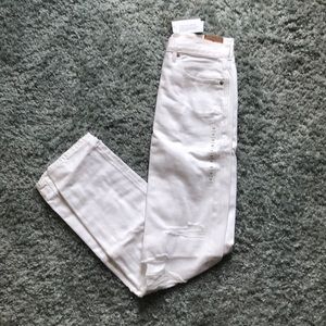 White Distressed 90’s Boyfriend Jeans